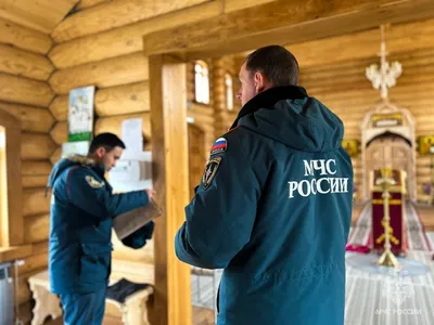 Спасатели МЧС РФ проводят учения по воздушно-десантной подготовке в Казани  | РИА Новости Медиабанк