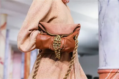 Цвета сумок 2022/23: как выбрать модный оттенок на все сезоны - MILLZ KARTA  Media