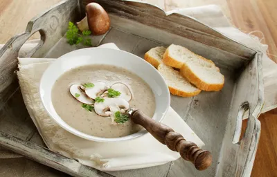 тарелка супа с лапшой и рыбой, суп, суп из минтая, нет людей фон картинки и  Фото для бесплатной загрузки