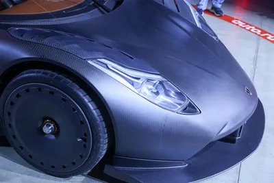 Вы должны это видеть: новый китайский суперкар BYD умеет прыгать на месте и  ездить на трех колесах