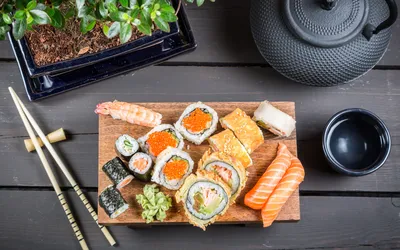 dinner table #food #share #sushi | Еда, Роллы, Ресторан