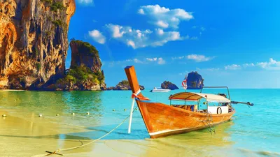 Пхукет, Таиланд. Пляж и море лета. Вид ландшафта песка и неба моря пляжа в  летний день. Область пространства пляжа. На пляже карон Стоковое  Изображение - изображение насчитывающей рай, напольно: 185600785