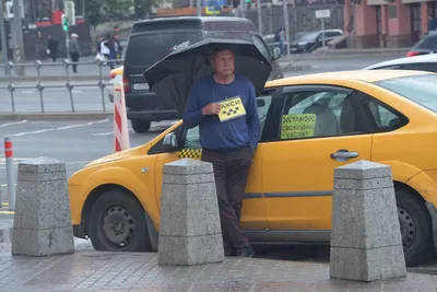 Таксистов хотят принудительно посадить в отечественные машины - Quto.ru