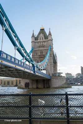 Светлый Маршрут Тауэрского Моста — стоковые фотографии и другие картинки  Лондон - Англия - Лондон - Англия, Ночь, Тауэрский мост - iStock