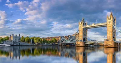 Крупный План Тауэрского Моста Через Темзу В Лондоне Великобритания В  Мрачный День — стоковые фотографии и другие картинки Архитектура - iStock