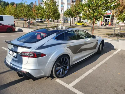 Электрокар Tesla Roadster задержится с выходом на пару лет — ДРАЙВ