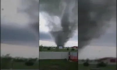 Фото, видео: Ущерб от торнадо в Чехии идет на миллионы долларов