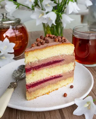Рецепт бисквитного торта с шоколадом и малиной с фото пошагово на Вкусном  Блоге