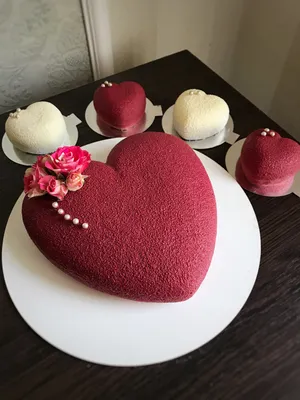 Торт в форме сердца красного цвета на заказ с доставкой недорого, фото торта,  цена в интернет магазине
