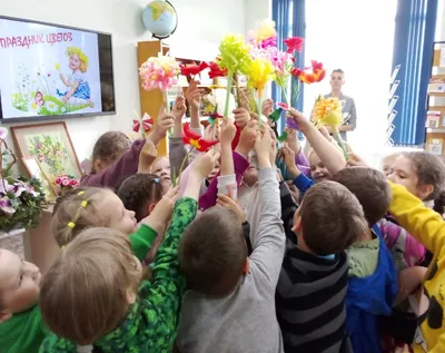 Тетюшские детсадовцы взяли шефство над цветочными клумбами в «Неделю цветов»