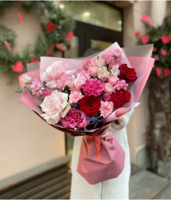 Доставка цветов в Москве, заказать и купить круглосуточно букет недорого в « Цветов.ру» с бесплатной доставкой