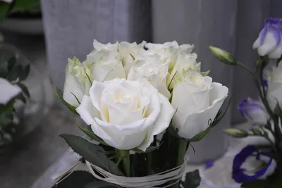 Букет из 19 белых роз (60см) за 2890р. Позиция № 201