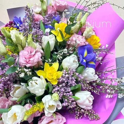 Шляпная коробочка с пионами и шаром бабл - Цветы Феодосия