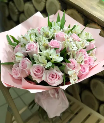 Букет из роз в вазе - заказать доставку цветов в Москве от Leto Flowers