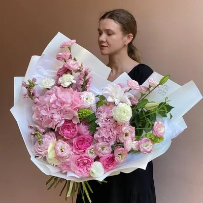 Красивый букет цветов для девушки из роз и пионов - заказать и купить за 6  360 ₽ с доставкой в Москве - партнер «ЦВЕТОЧКИ»
