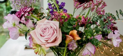 Букет из гортензий и кустовых пионовидных роз - заказать доставку цветов в  Москве от Leto Flowers