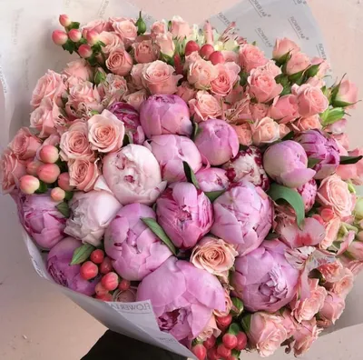 Купить Букет на день рождения пионов и ралункулюсов в Москве, заказать  Букет на день рождения пионов и ралункулюсов - недорогая доставка цветов из  интернет магазина!