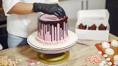 Удивит не только вкусом, но и видом: как украсить торт печеньем – Идеи