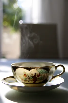 дым поднимающийся от чашки кофе или шоколада в домашнем кафе или офисе 3d  визуализация на размытом фоне, утренний чай, Утренний кофе, перерыв на кофе  фон картинки и Фото для бесплатной загрузки