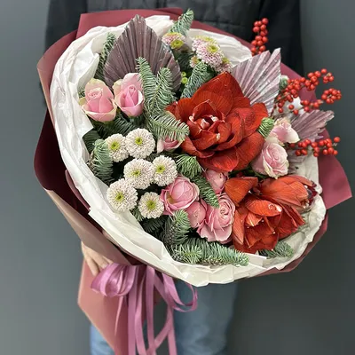 Букет с амариллисами и пионовидными розами в красных тонах - купить с  доставкой от ElitBuket