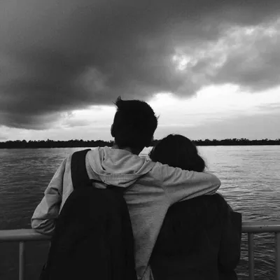 Черно-белый портрет: молодая пара в любви Стоковое Фото - изображение  насчитывающей подруга, момент: 207118840