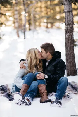 Пара влюбленных на улице зимой Стоковое Изображение - изображение  насчитывающей сердце, счастливо: 164898313