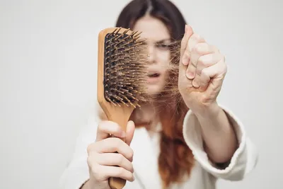 Электризуются волосы - что делать? Причины и способы устранения  электризации волос