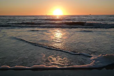Бесплатные Восход солнца над морем стоковые фотографии | FreeImages