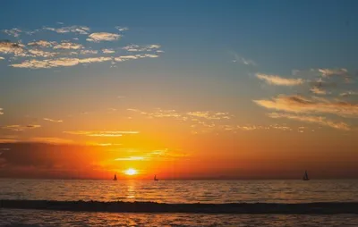 Восход Солнца Над Морем Фотография, картинки, изображения и сток-фотография  без роялти. Image 50445896