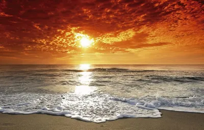 Восход солнца над морем и красивые облака | Премиум Фото