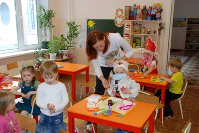 Воспитатель детского сада под Заозерным оскорбляет детей, воспитанница  детсада сломала руку в 2022 году - 29 июня 2022 - НГС24