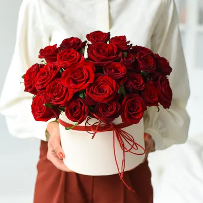Цветы в коробке Розы \"Красный бархат\" - купить букет в коробке с доставкой  | Donpion