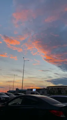 Закатное небо в городе городской закат эстетика розового заката закат без  обработки розовые облака | Закаты, Перспектива фото, Розовые облака