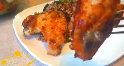 🍗Жареная курица – одно из самых популярных блюд практически во всех  уголках мира. Курица жареная, горячая, ароматная, с хрустящей… | Instagram
