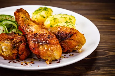 Курица жареная на сковороде с луком: рецепт с фото