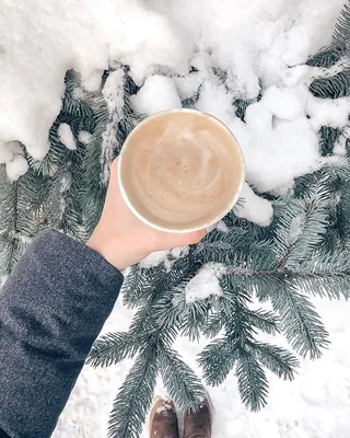 Кофе зимы в улице снега стоковое изображение. изображение насчитывающей  сезон - 138110359