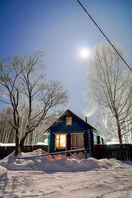 Картинки зима, дома, деревня, ели, лес, восход, солнце, лучи, фото,jorn  allan pedersen - обои 1920x1080, картинка №158481