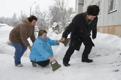 Зима в Москве. Снежное утро. Люди идут на работу. :: Евгений Поляков –  Социальная сеть ФотоКто