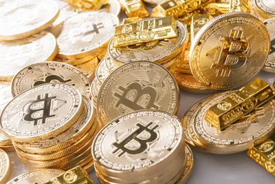 Картинки Bitcoin Монеты Золото золотых Деньги Много 2560x1706