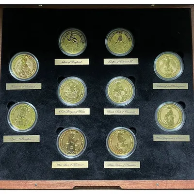Куча золотых монет иллюстрация штока. иллюстрации насчитывающей монетки -  159505768
