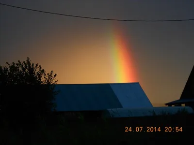 Удивительно яркая радуга появилась 9 мая в небе над Воронежской областью