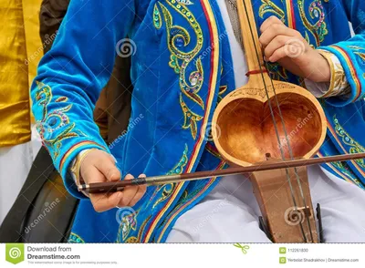 Молодой казахстанец изготавливает 50 видов музыкальных инструментов - фото  - 16.06.2021, Sputnik Казахстан