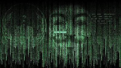 Хакер взламывает в темноте и работает на ноутбуке | Премиум Фото
