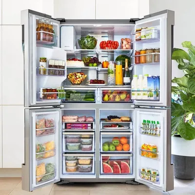 Холодильник с едой: путешествие по вкусам