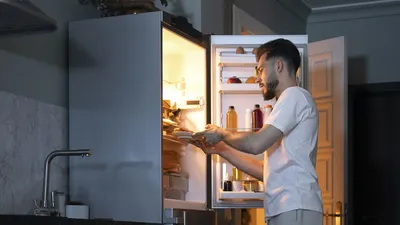 Картинка: изображение холодильника с едой