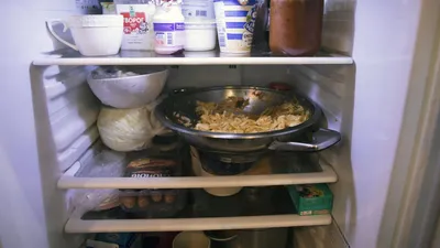 Фотография холодильника с едой на рабочий стол