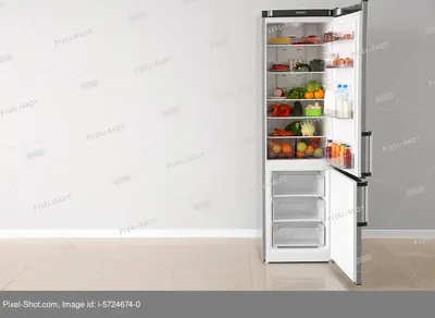 Красивый фон с холодильником и едой