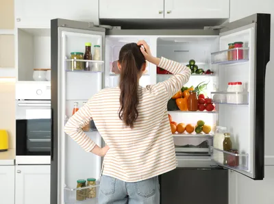 Арт-фото холодильника с едой в Full HD разрешении