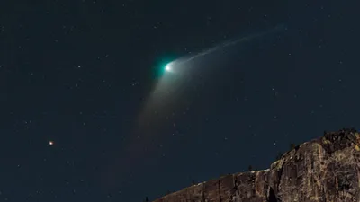 Самая большая комета, которую видели астрономы: ее длина почти 150  километров