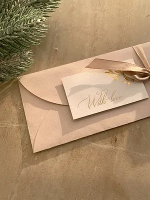 Бумажный конверт золотого цвета в наличии и под заказ